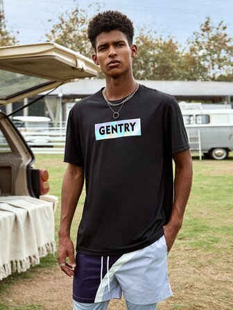 تي شيرت رياضي بجرافيك عبارة هولوغرافيك للرجال