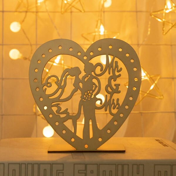 

1pc Wooden Heart Shaped Decorative Light, Yellow