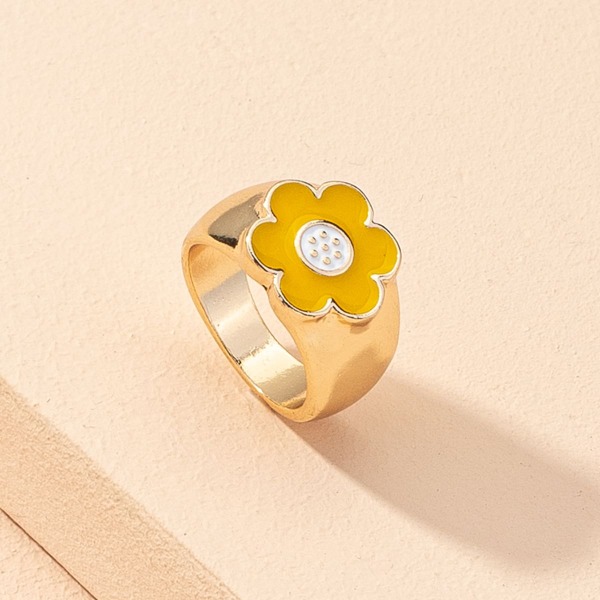 

Flower Decor Ring, Gold