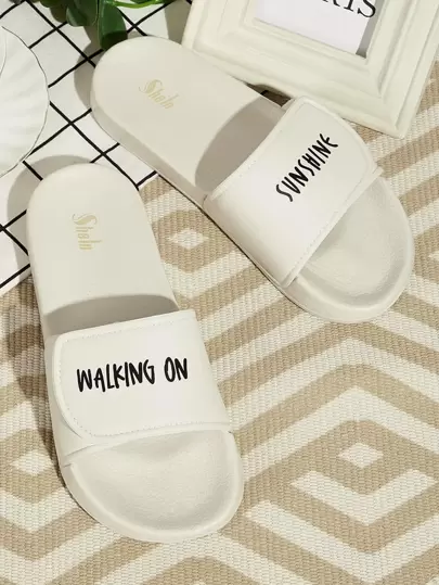 Шлепанцы с текстовым узором - Пора на пляж!