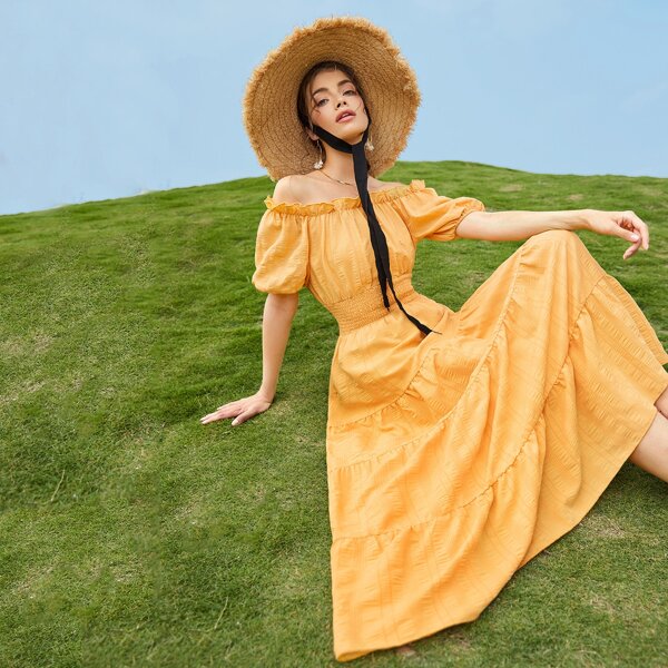 

Платье с открытыми плечами и оборкой, Жёлтые