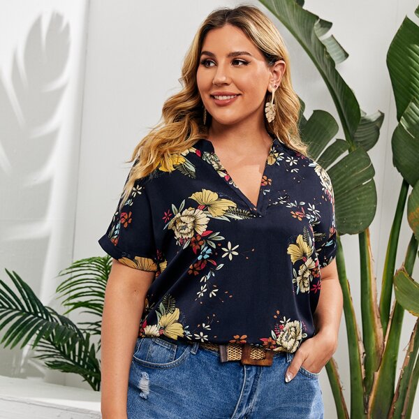 

Plus Notched Neck Floral Top, Multicolor