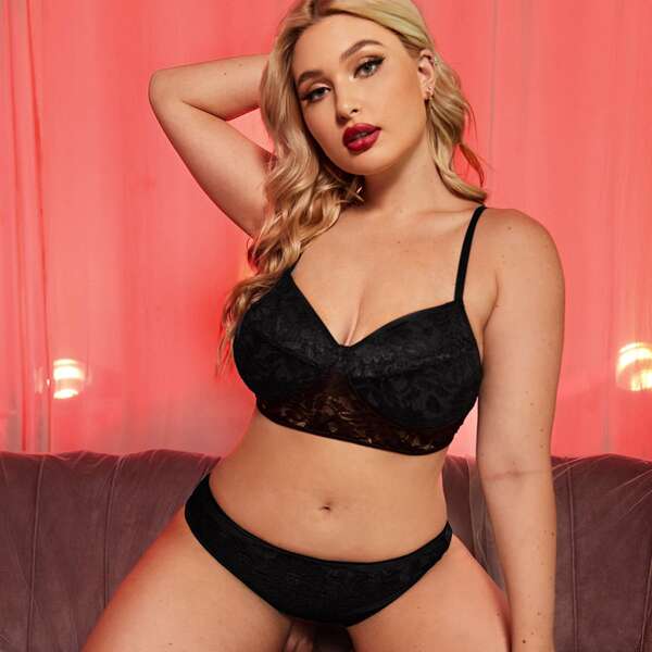 

Plus Floral Lace Lingerie Set, Black
