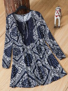 SHEIN LUNE 大碼繫帶領絲巾圖案長襯衫 - 藍白色 - 查看 1