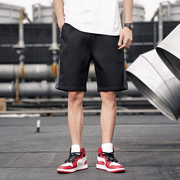

Men Letter Graphic Pocket Shorts, Black