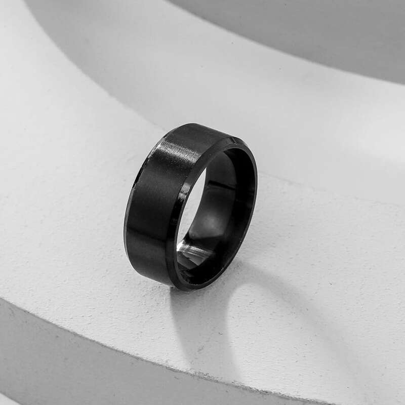

Minimalist Wide Ring, Black