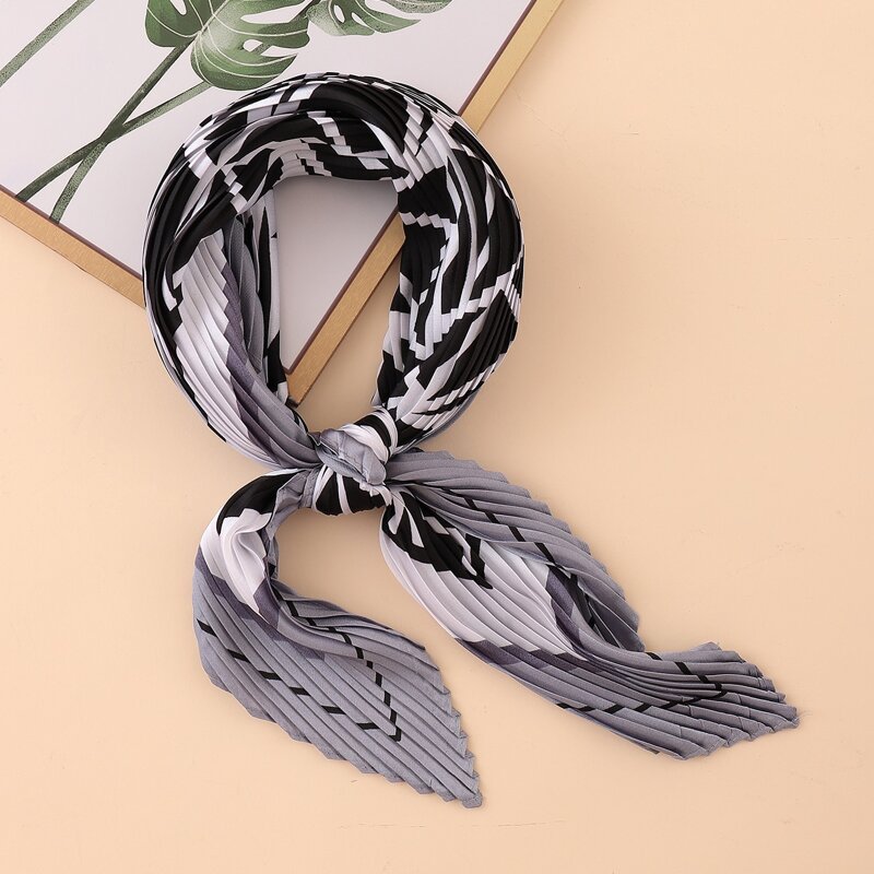 

Geometric Pattern Pleated Bandana, Black and white