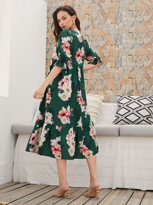 SHEIN فستان سموك بطباعة زهر وبحافة مكشكش