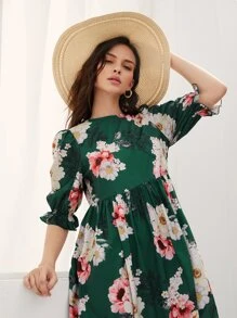 SHEIN فستان سموك بطباعة زهر وبحافة مكشكش