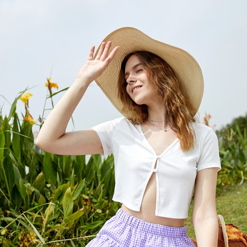 

Solid Ribbed Button Cut Out Crop Top, White