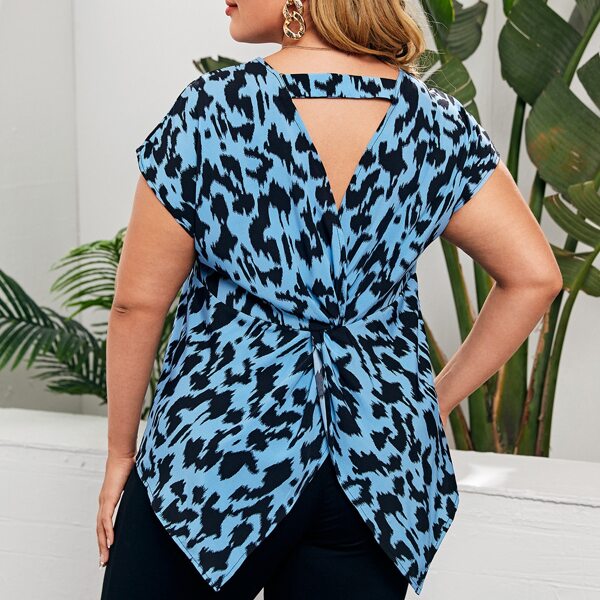 

Plus All Over Print Keyhole Back Top, Multicolor