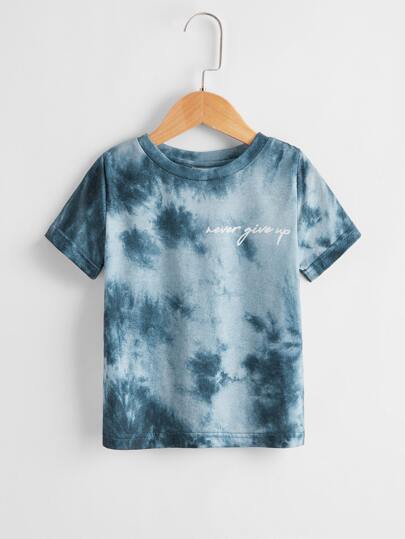 تي شيرت بصبغة جرافيك وشعار يونغ