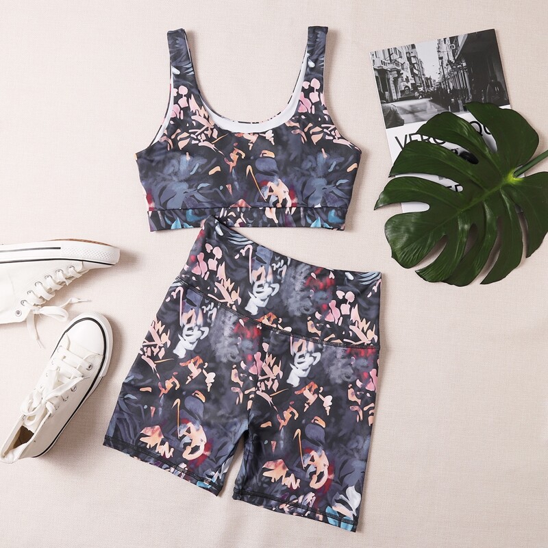 

Allover Print Sports Bra & Biker Shorts, Multicolor