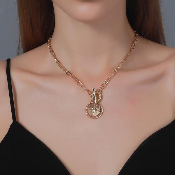 

Round Pendant Necklace, Gold