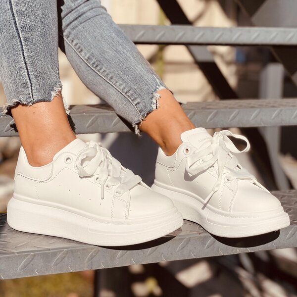 

Butterfly Embroidery Lace-Up Skate Sneakers, White