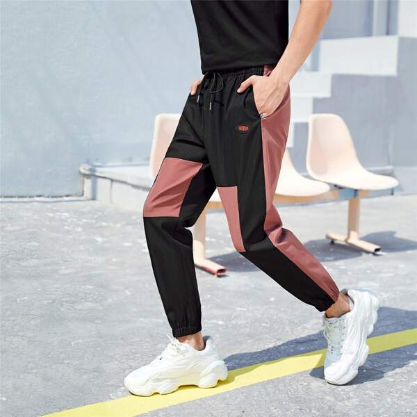 

Men Contrast Panel Patched Drawstring Pants, Multicolor