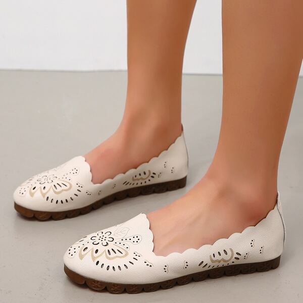 

Scallop Trim Laser Cut-out Flats, Beige