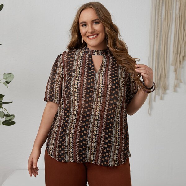 

Plus Floral Keyhole Neckline Curved Hem Blouse, Multicolor