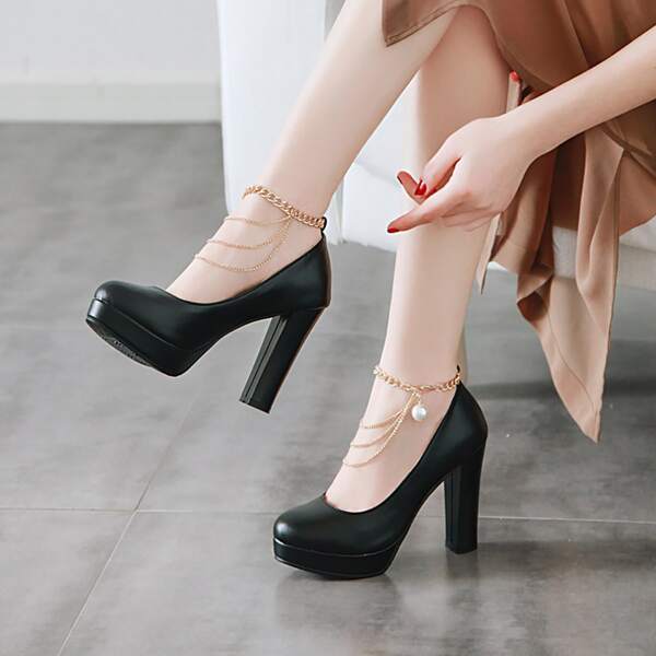 

Chain Decor Chunky Pumps, Black