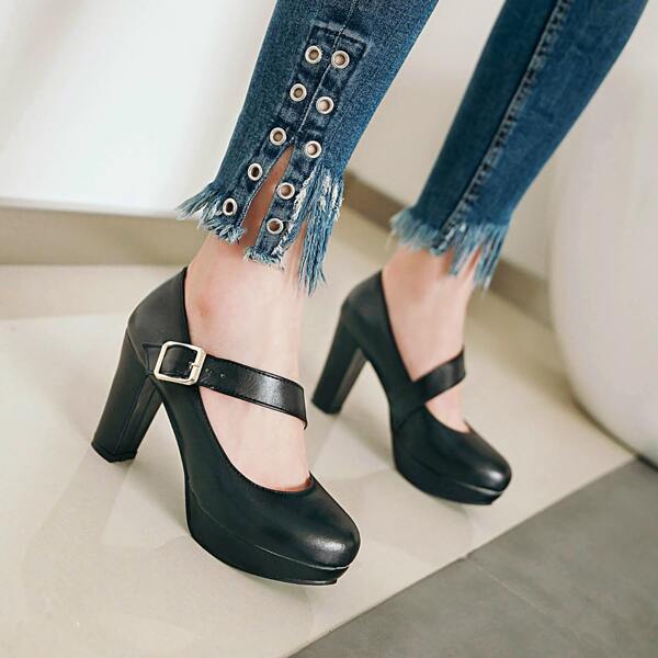 

Minimalist Chunky Mary Jane Pumps, Black
