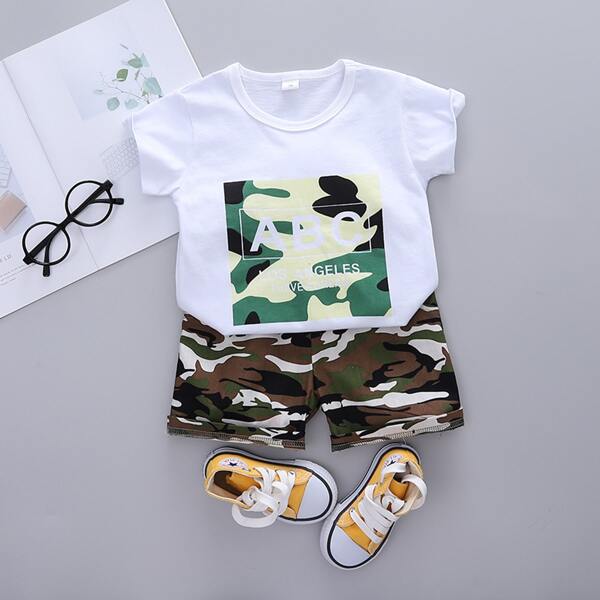 

Toddler Boys Camo and Letter Print Top & Shorts Set, Multicolor