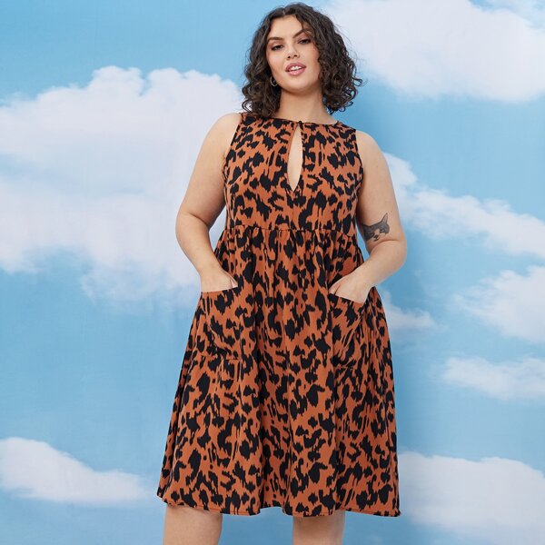 

Plus All Over Print Keyhole Neck Pocket Side Tunic Dress, Multicolor