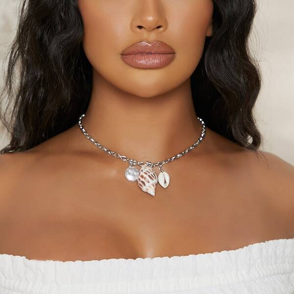 

Shell Charm Necklace, Silver