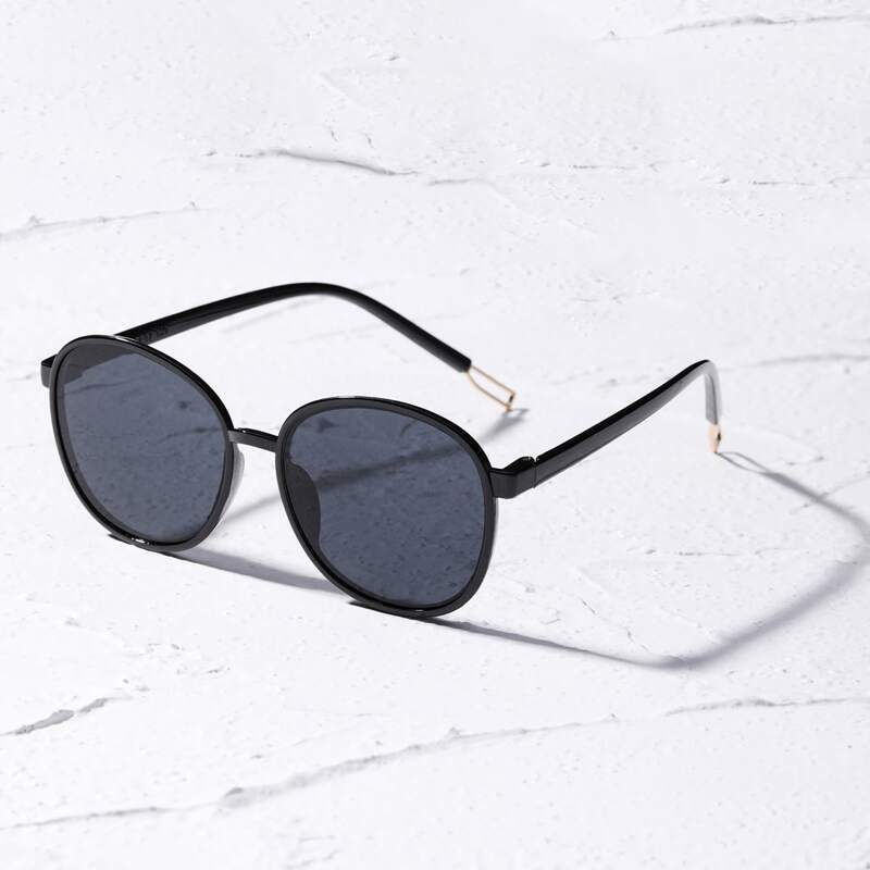 

Round Frame Sunglasses