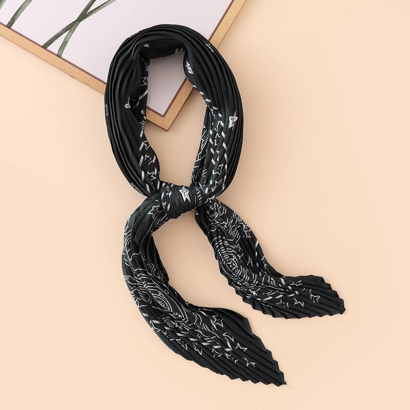 

Floral Pleated Bandana, Black and white
