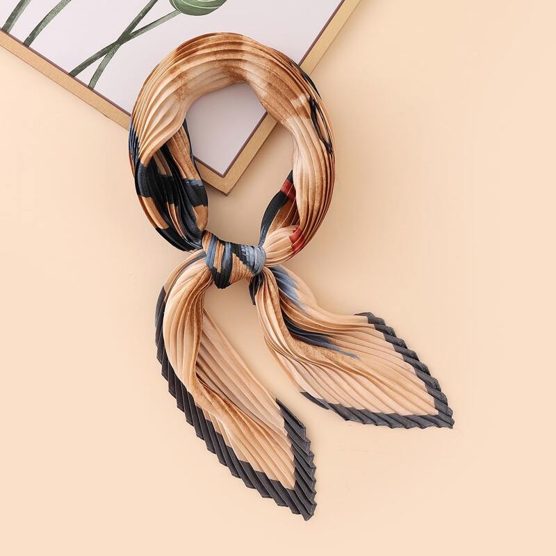 

Pleated Graphic Print Bandana, Multicolor
