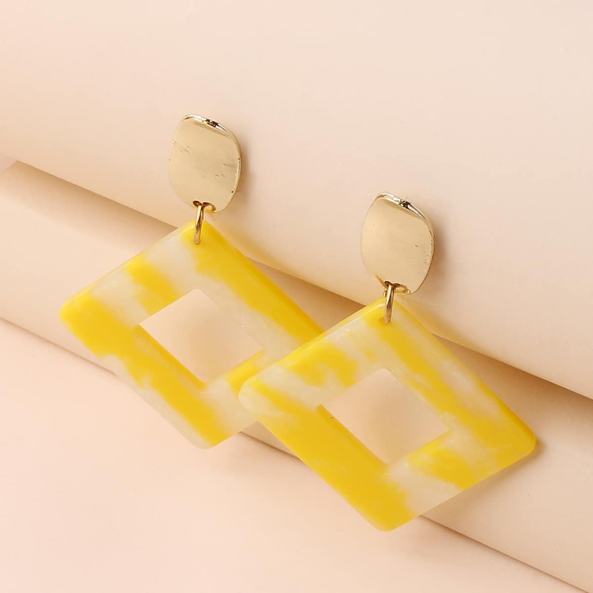 

1pair Square Design Drop Earrings, Yellow