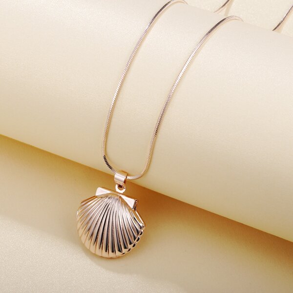 

Shell Shaped Pendant Necklace, Rose gold