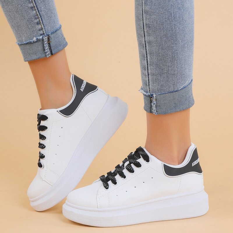 

Colorblock Strap Lace-up Skate Shoes, White