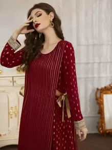 Al Najma 閃閃圖案蝴蝶結細節直筒連衣裙 - 酒紅色 - 查看 4