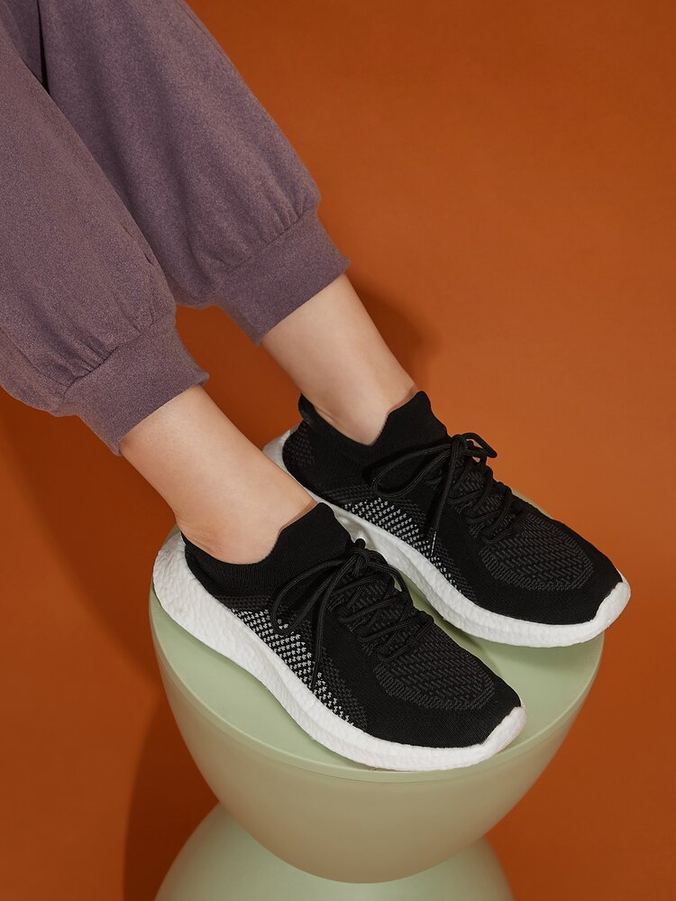 Cuccoo 0 Shock Midsole Runners - Black - View 3