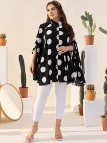 EMERY ROSE قميص بنقاط بولكا وباكمام جناح خفاش بأزرار امامي مقاس كبير