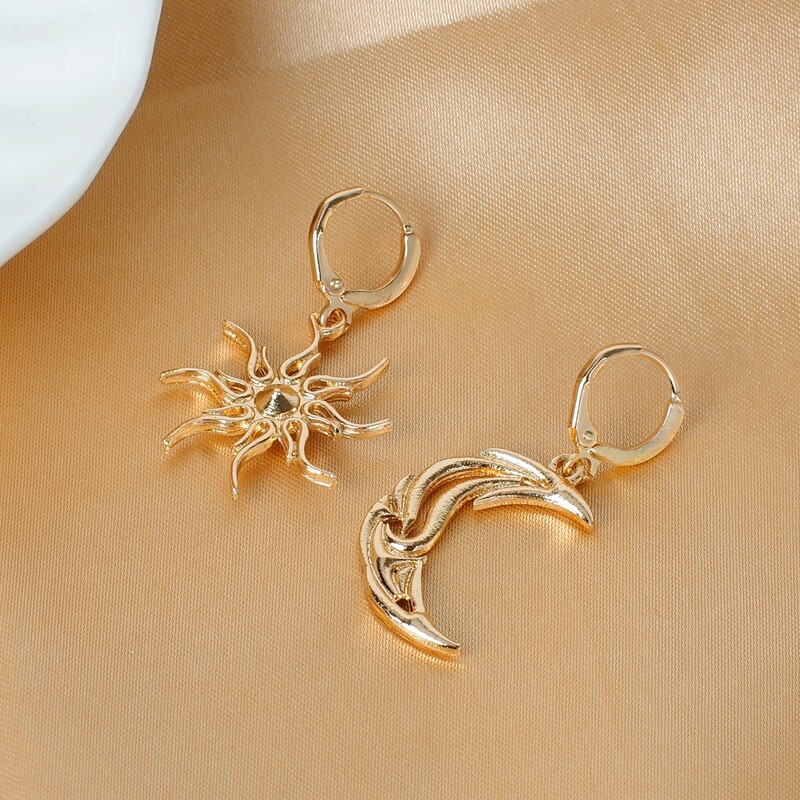 

1pair Sun & Moon Design Drop Earrings, Gold