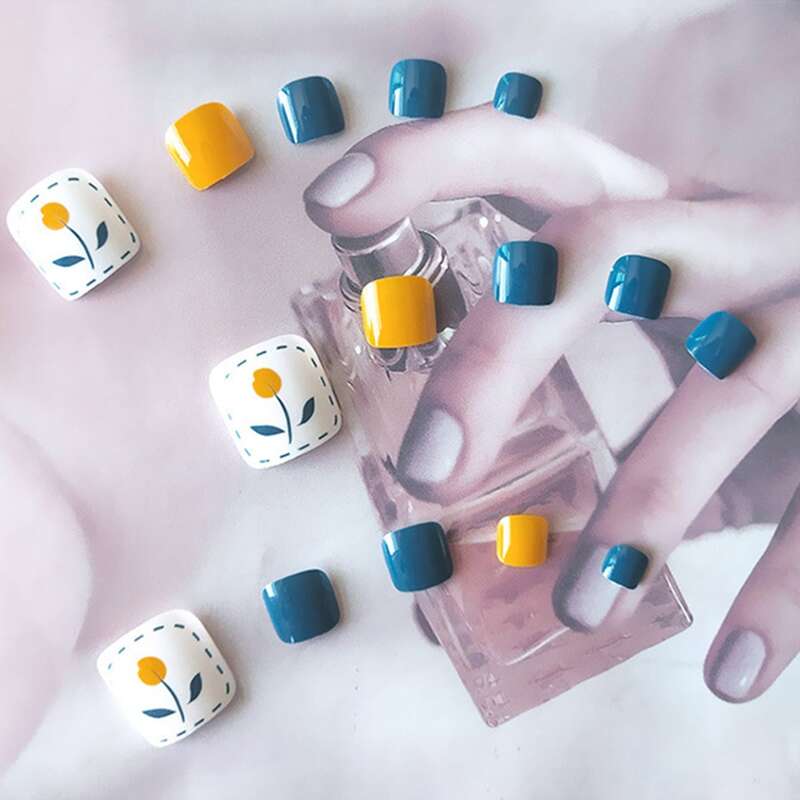 

24pcs Floral Toe Fake Nail, Multicolor