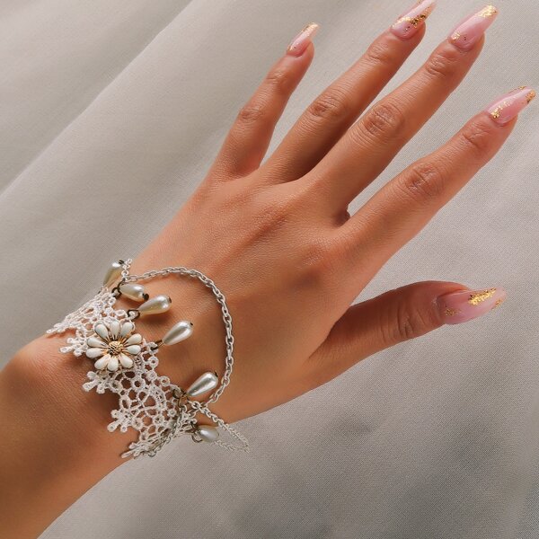 

Faux Pearl & Flower Decor Bracelet, White