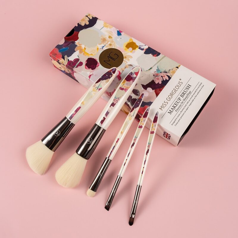 

5pcs Makeup Brush & 1pc Storage Bag, White