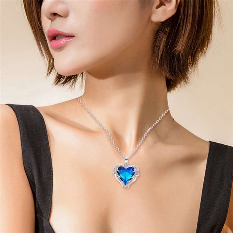 

1pc Random Rhinestone Heart Pendant Necklace, Multicolor