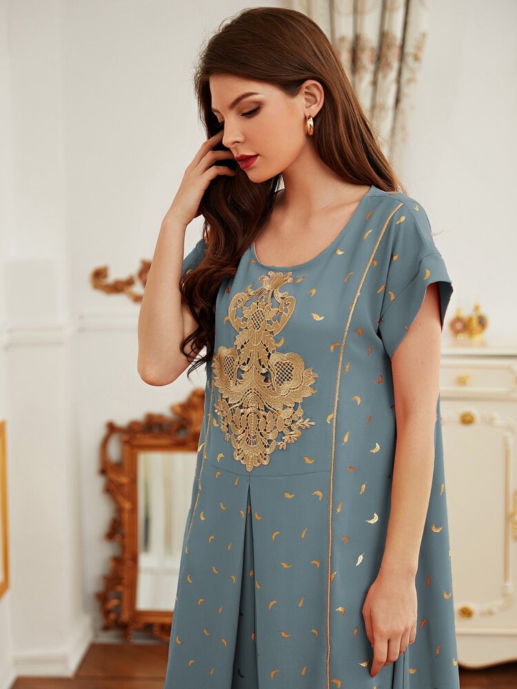 Al Najma 羽毛圖案拼接緹花蕾絲垂褶連衣裙 - 霧霾藍 - 查看 6