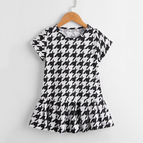 

Toddler Girls Houndstooth Ruffle Hem Smock Dress, Black and white