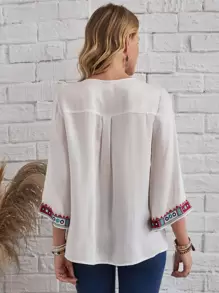 EMERY ROSE Graphic Embroidery Top - White - View 3