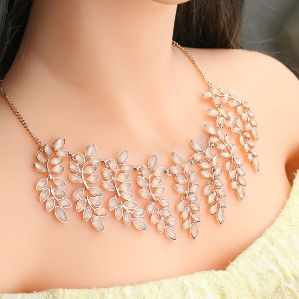 

Leaf Decor Necklace, Pink
