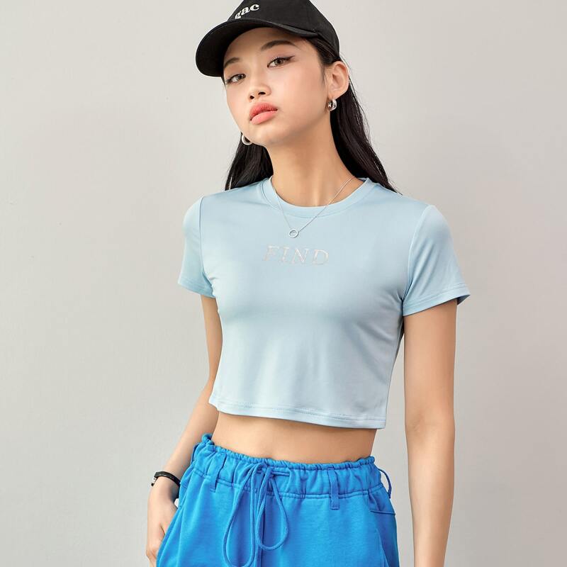 

Letter Graphic Crop Tee, Baby blue