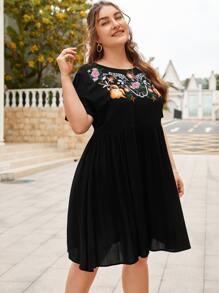 SHEIN Plus Floral Embroidery Dress - Black - View 3