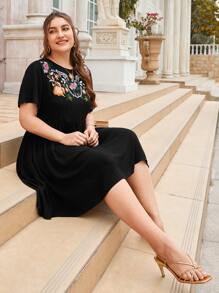 SHEIN Plus Floral Embroidery Dress - Black - View 5