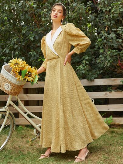 فستان بنقاط بولكا محبوك ذو سطح مزخرف وبياقة شلال