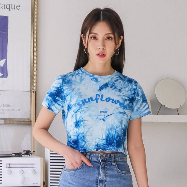 

Tie Dye Letter Graphic Crop Tee, Multicolor